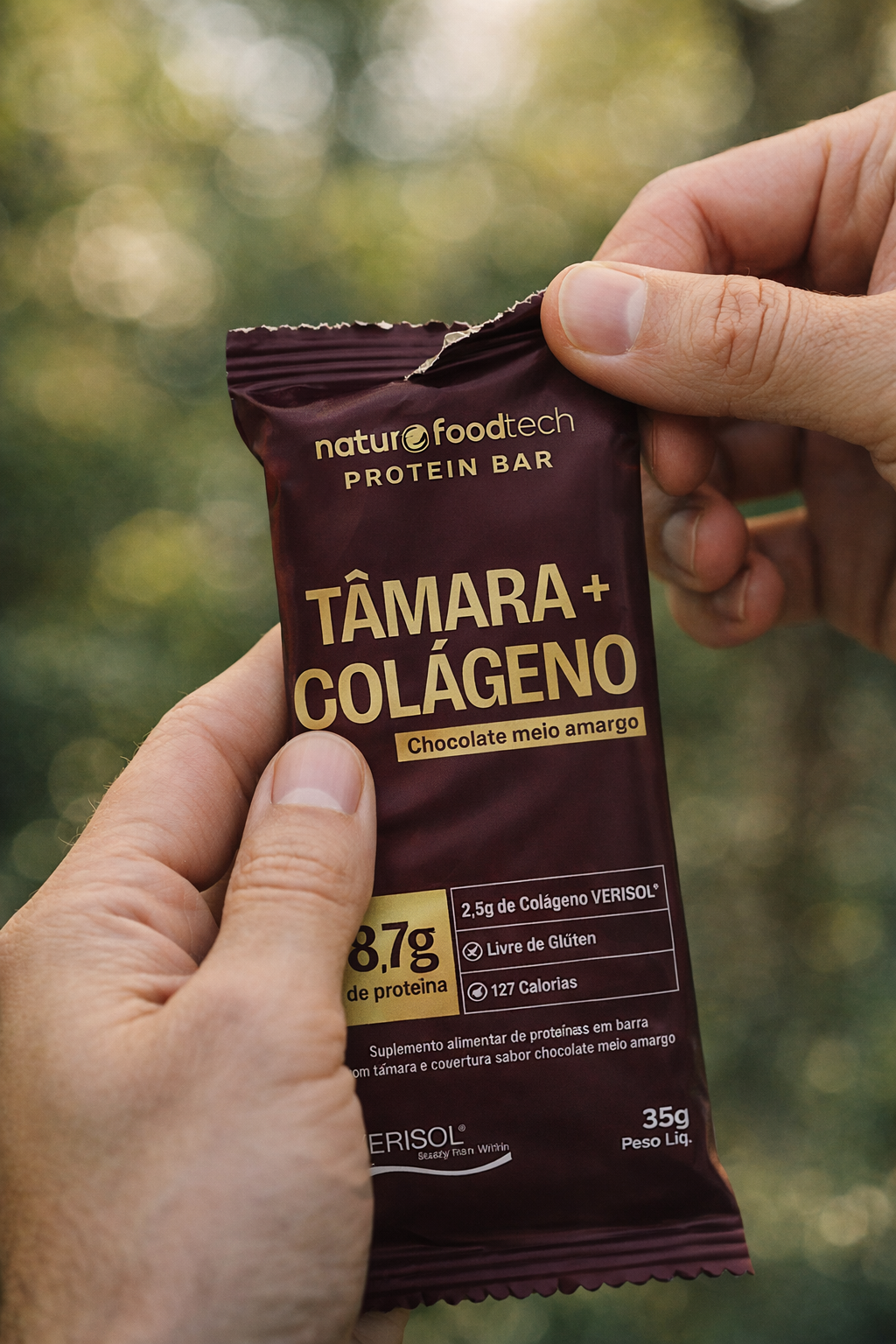 barra proteica de tâmara com colágeno Verisol e cobertura de chocolate meio amargo.